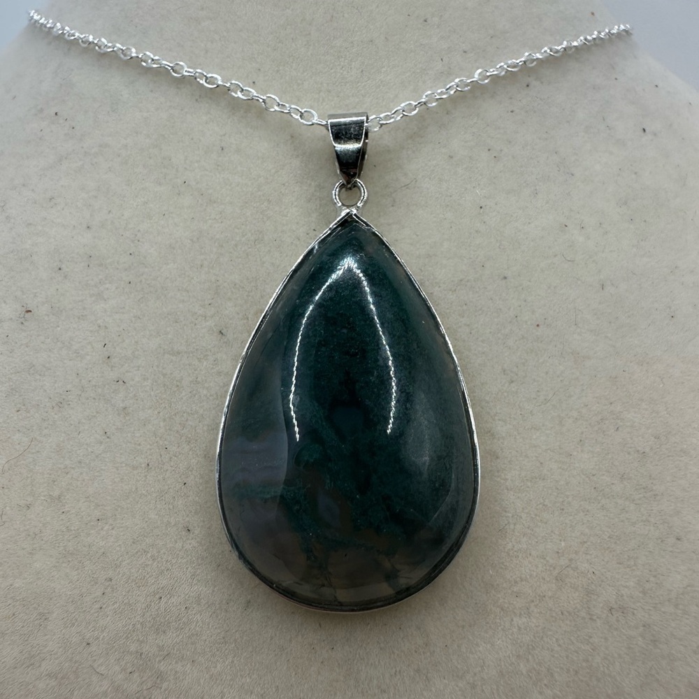 Moss Agate Teardrop Pendant Necklace on Silver Plated Box Chain - Picture 6 of 9